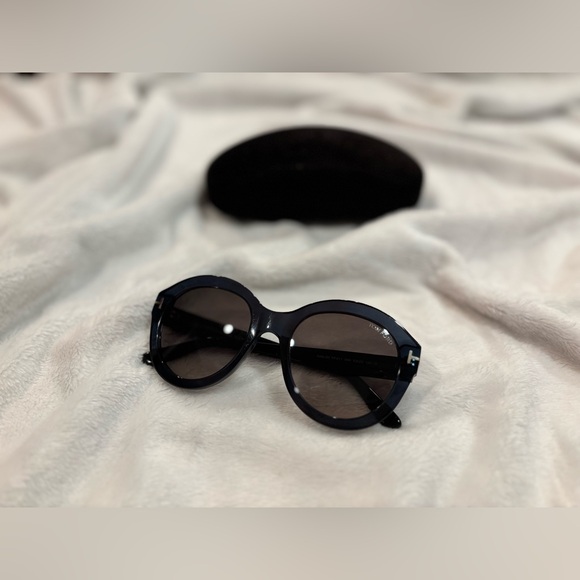 Tom Ford Sunglasses: Kelly-02 TF611 98K - Picture 4 of 9